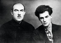 Н.Н. Менцер с преподавателем музыки И.Н. Романовским. 1929 