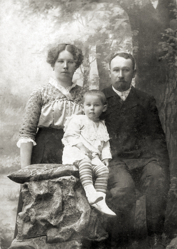 Сысоев с тетей и дядей. 1914–1915