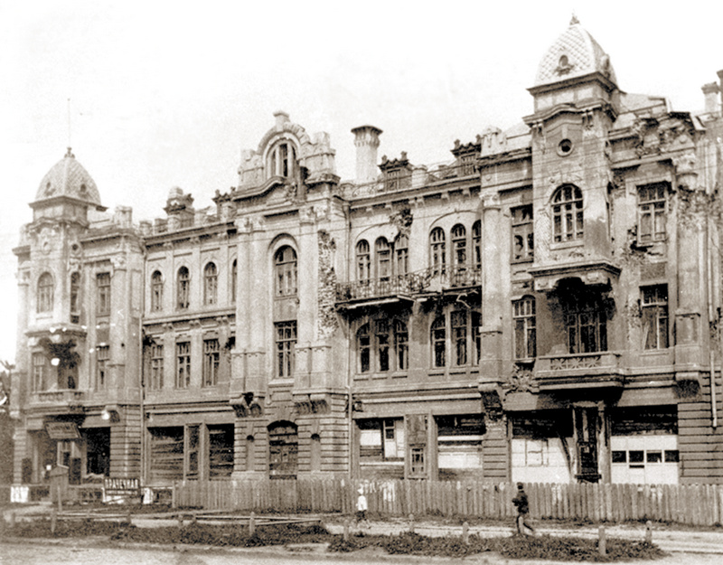 Бывший доходный дом Архипова. На втором этаже находилось благотворительное кафе «Чашка чая». Фото начала 1920-х 