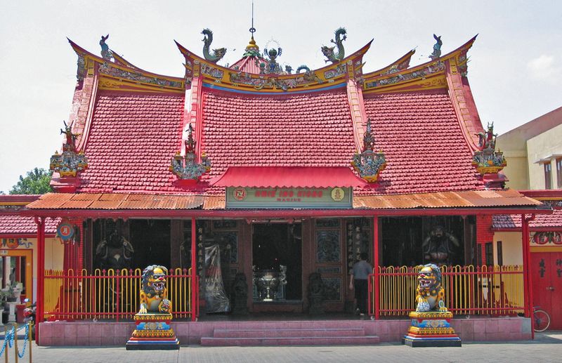 Буддийский китайский храм в городе Мадьюн. Восточная Ява 