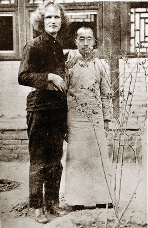 Василий Ерошенко и китайский писатель Лу Синь. 1920-е
